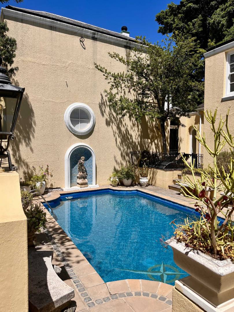 1 Bedroom Property for Sale in Green Point Western Cape